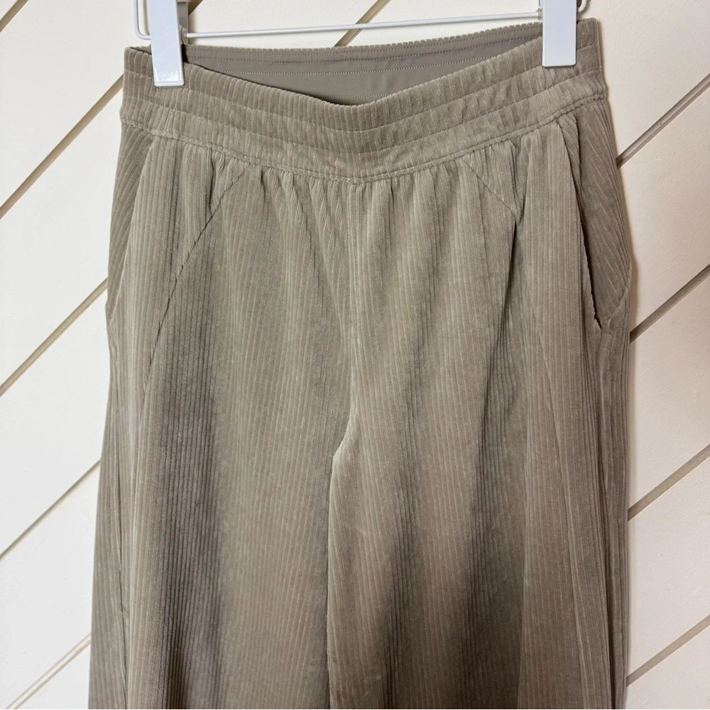 Lululemon | Mid-Rise Wide-Leg Pant Velvet Cord | Warm Ash Gray | Size 4 - Picture 4 of 13